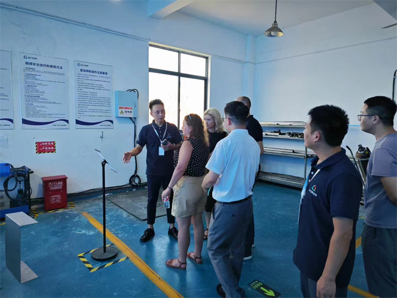 国外客户莅临我司考察，深化外贸交流与合作 图3